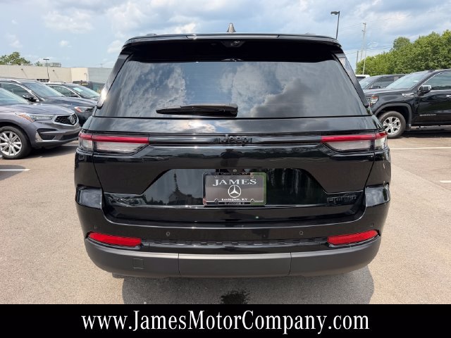 Used 2025 Jeep Grand Cherokee Limited w/ Luxury Tech Group II AWD/4WD image 11