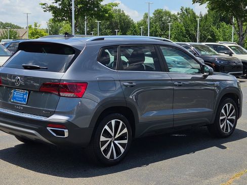 Certified 2022 Volkswagen Taos SE AWD/4WD image 5