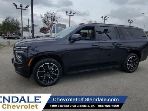 Certified 2025 Chevrolet Suburban RST image 4