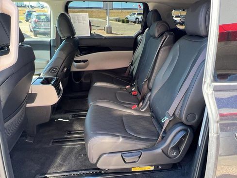 Used 2024 Kia Carnival SX image 11