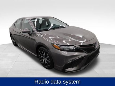 Used 2024 Toyota Camry SE image 2