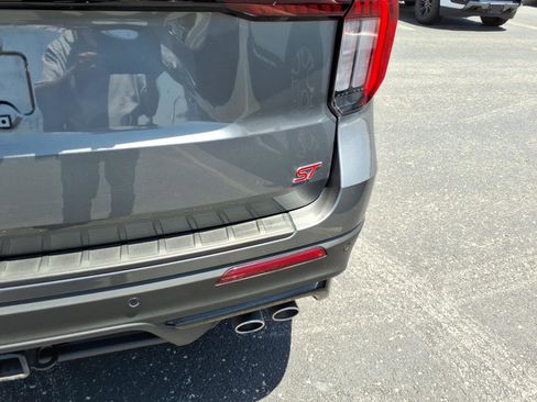 Used 2025 Ford Explorer ST AWD/4WD image 5
