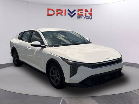 Used 2025 Kia K4 FWD image 2