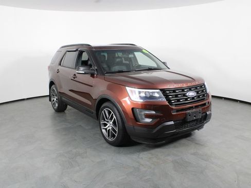 Used 2016 Ford Explorer Sport w/ Equipment Group 401A AWD/4WD image 4