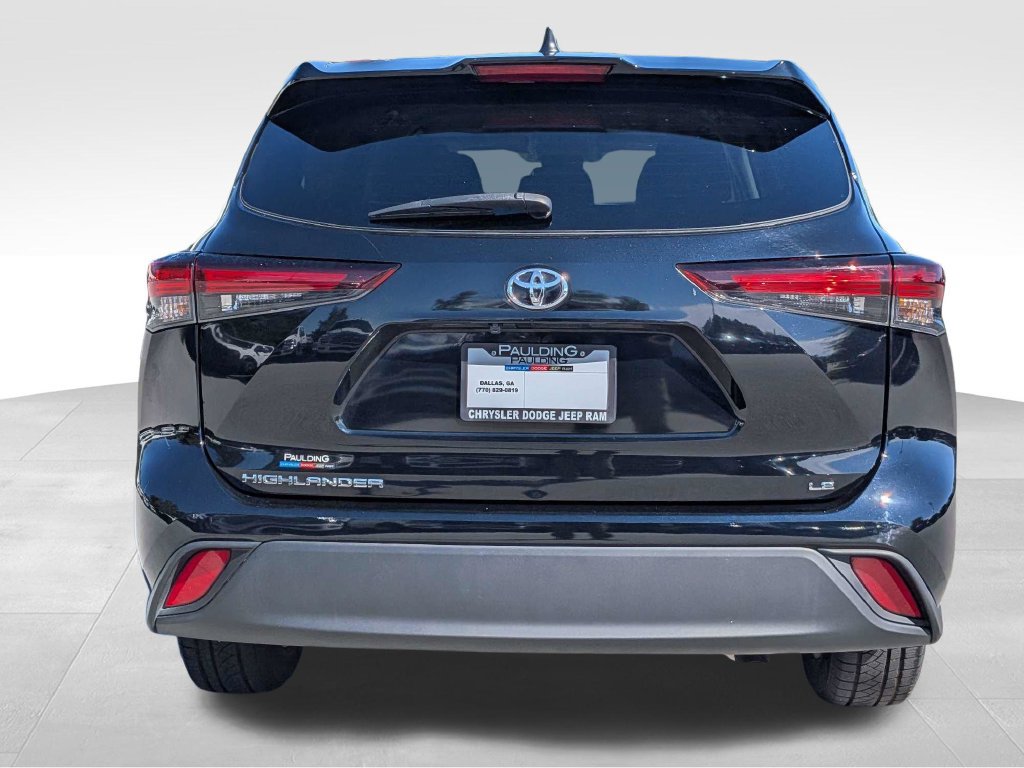 Used 2025 Toyota Highlander LE FWD image 5