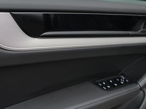Certified 2025 Porsche Cayenne AWD/4WD image 26