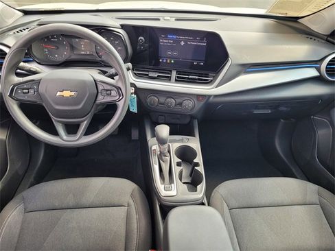 Certified 2025 Chevrolet Trax LS image 9