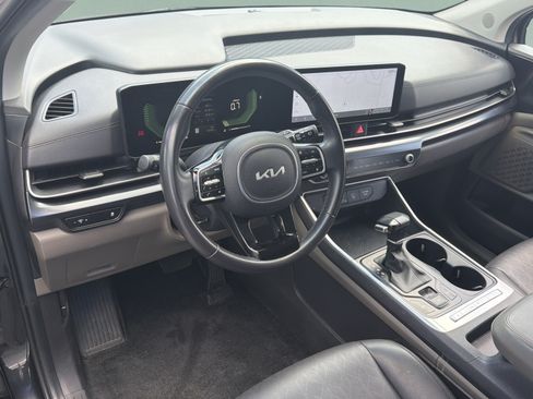 Certified 2025 Kia Carnival FWD image 2