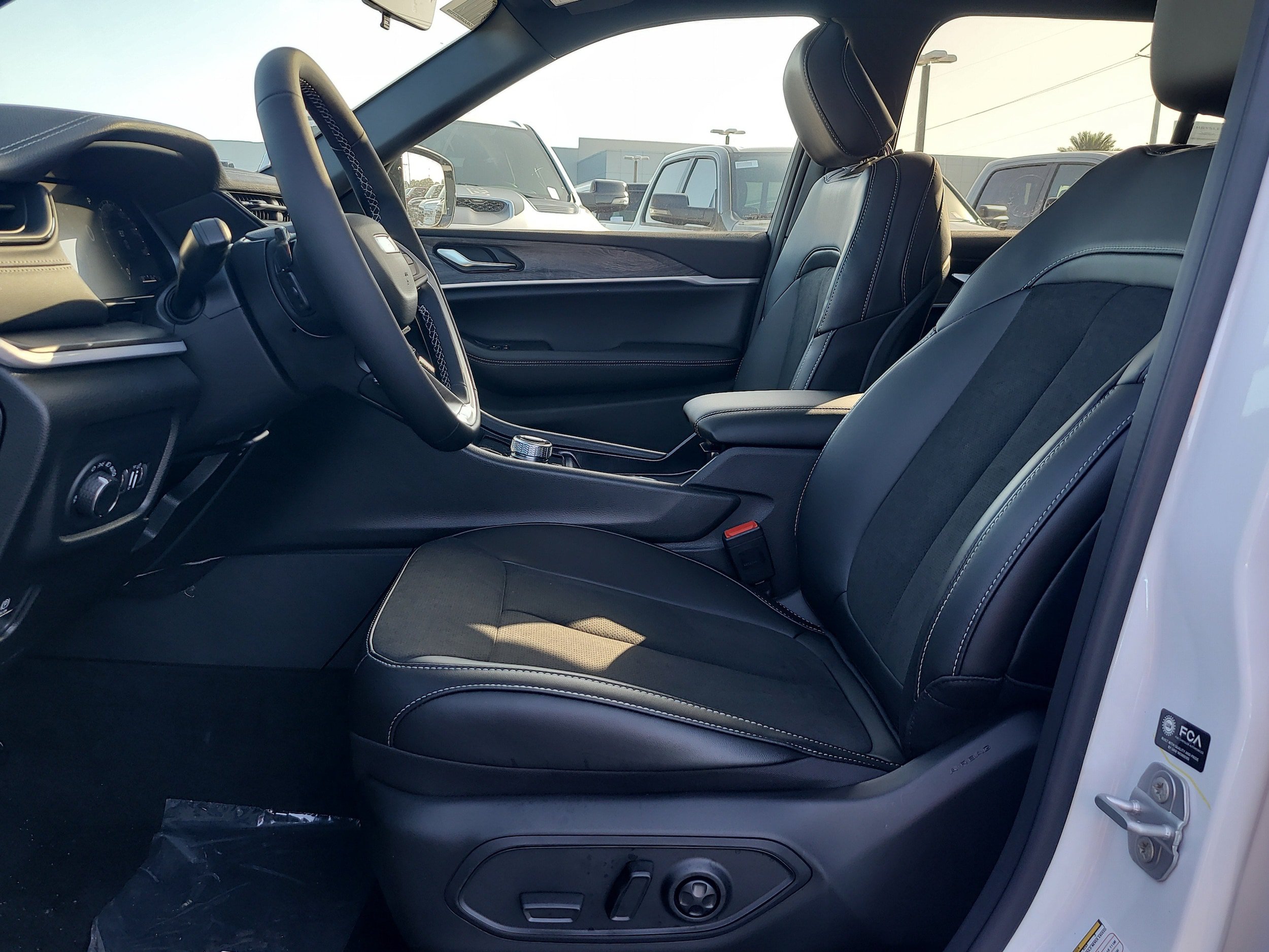 New 2027 Jeep Grand Cherokee Altitude RWD image 13