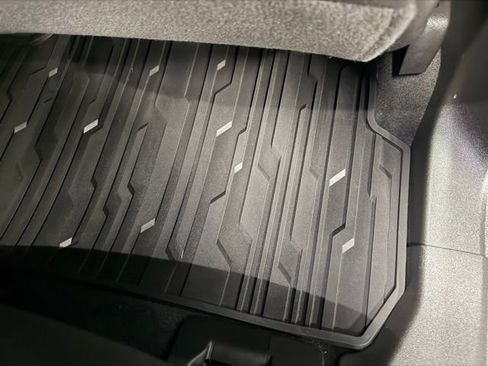 Used 2023 GMC Acadia SLE w/ Driver Convenience Package image 29