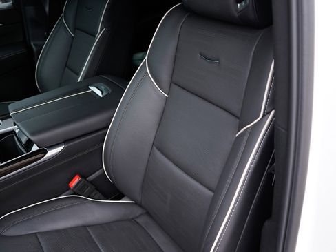 Used 2025 Cadillac Escalade ESV Premium Luxury w/ LPO, Floor Liner Package AWD/4WD image 27
