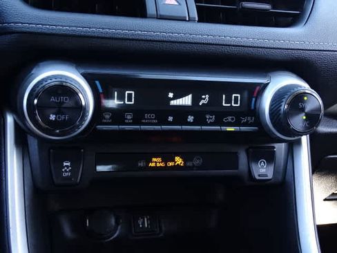 Used 2024 Toyota RAV4 XLE FWD image 31