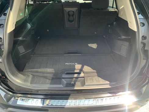 Used 2020 Nissan Rogue SV FWD image 28