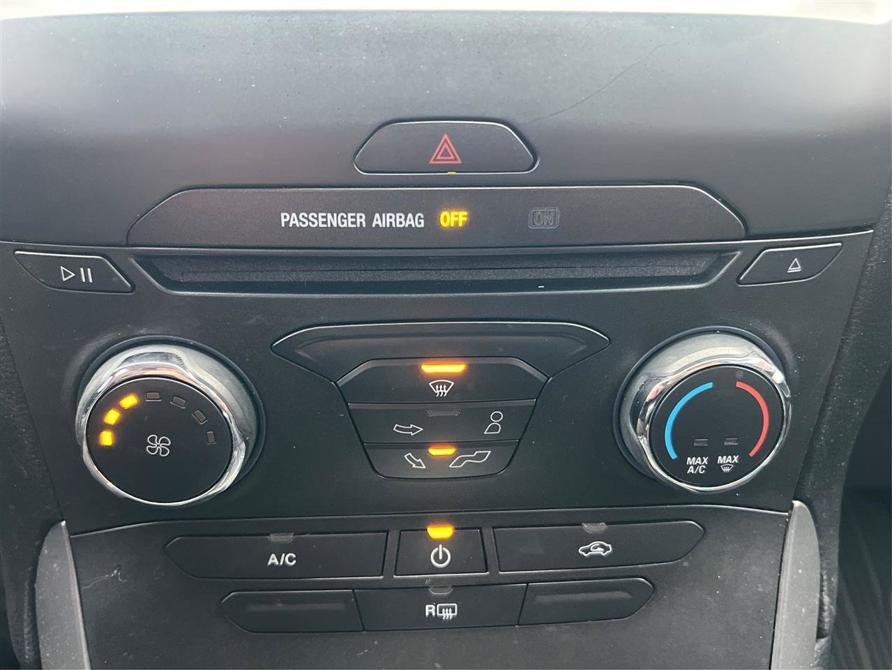 Used 2018 Ford Edge SE AWD/4WD image 33