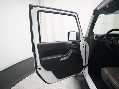 Used 2012 Jeep Wrangler Sahara w/ Connectivity Group AWD/4WD image 26
