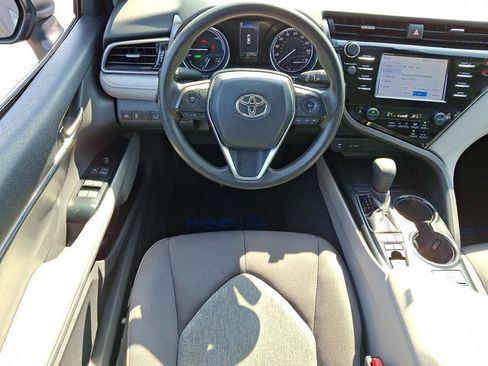 Used 2019 Toyota Camry LE FWD image 12