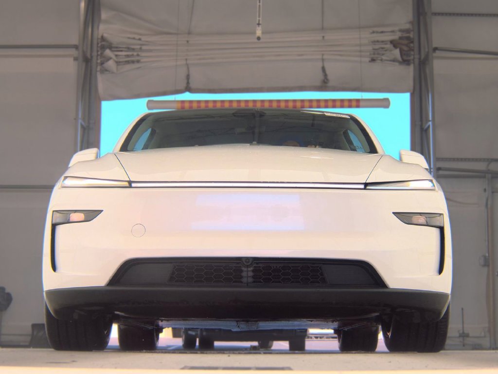 Used 2026 Tesla Model Y Long Range AWD/4WD image 4