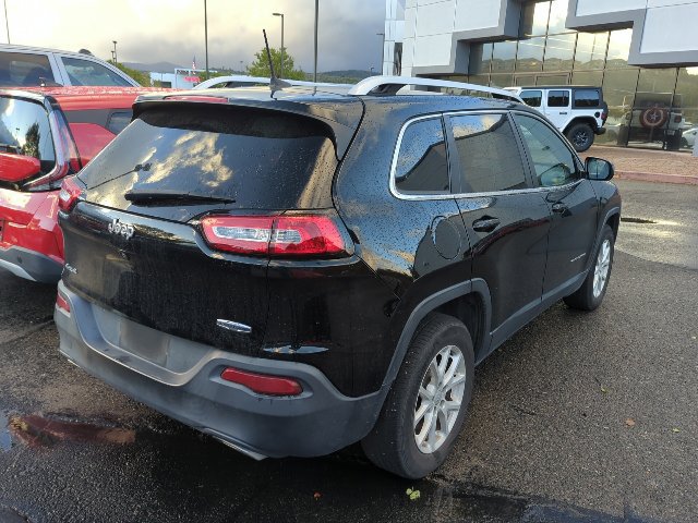 Used 2018 Jeep Cherokee Latitude w/ Cold Weather Group AWD/4WD image 3