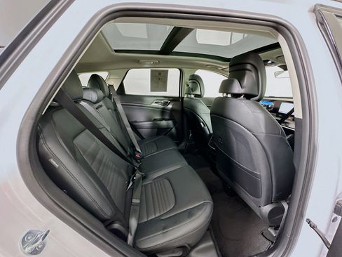 Used 2025 Kia Sportage SX image 31
