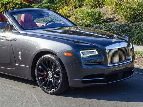 Used 2019 Rolls-Royce Dawn image 9