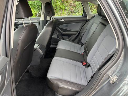 Used 2025 Volkswagen Jetta SE image 25