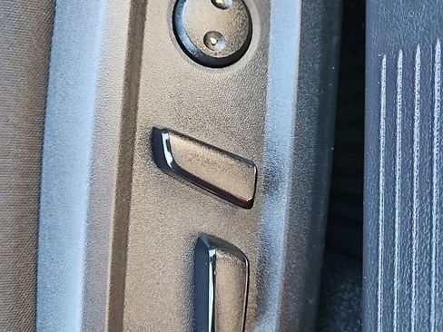 Used 2023 Nissan Rogue SV image 11