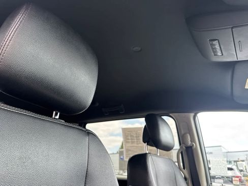 Used 2019 Dodge Grand Caravan SXT FWD image 17