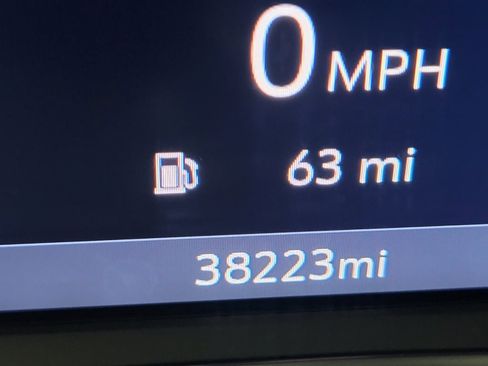 Used 2024 GMC Terrain SLT image 17