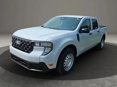 Used 2025 Ford Maverick XL w/ Equipment Group 102A AWD/4WD image 3