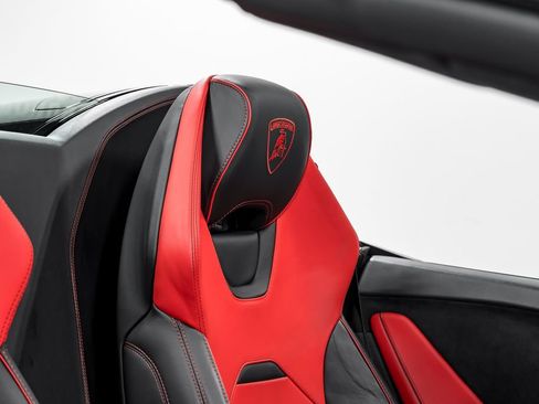 Used 2023 Lamborghini Huracan EVO RWD image 31