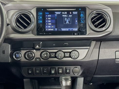 Used 2019 Toyota Tacoma TRD Off-Road w/ Technology Package image 14