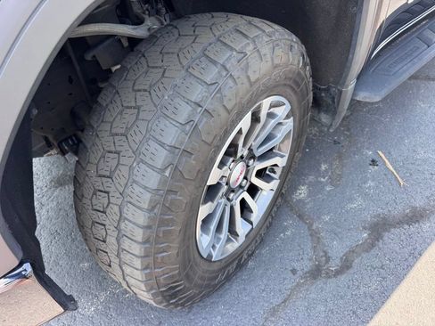 Used 2022 GMC Sierra 1500 AT4 w/ AT4 Premium Package AWD/4WD image 46