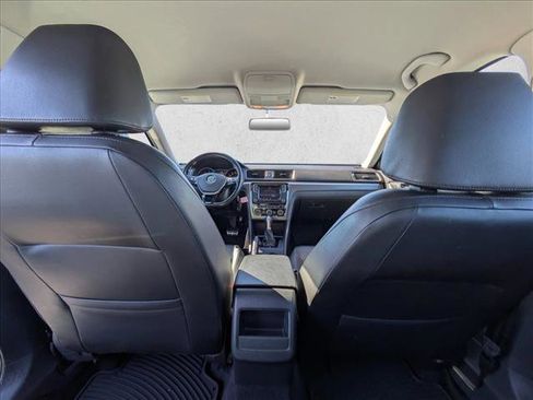 Used 2017 Volkswagen Passat 1.8T R-Line image 21