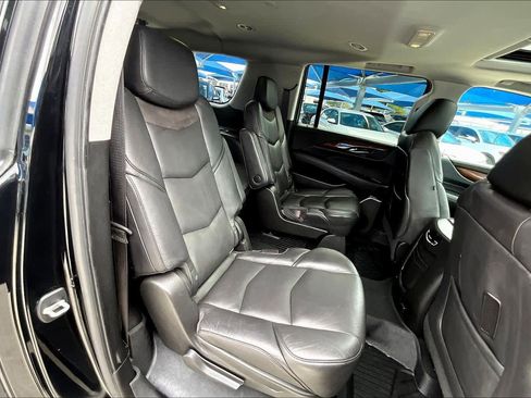 Used 2020 Cadillac Escalade ESV Luxury w/ Escalade Sport Edition AWD/4WD image 20
