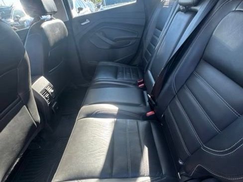 Used 2017 Ford C-MAX Energi Titanium FWD image 18