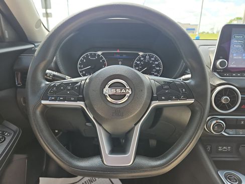 Used 2025 Nissan Sentra SV FWD image 10