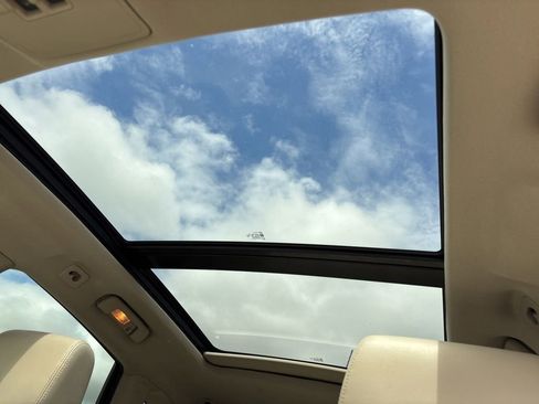 Used 2011 Cadillac SRX Luxury AWD/4WD image 5