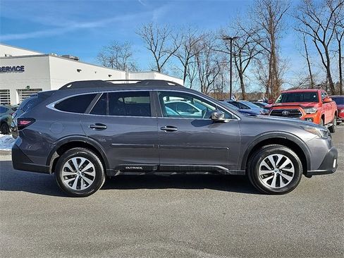 Used 2022 Subaru Outback Premium image 7