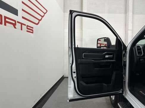 Used 2024 RAM 2500 Big Horn AWD/4WD image 37