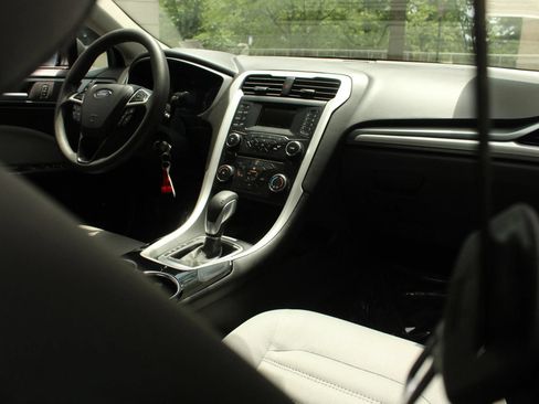 Used 2014 Ford Fusion S FWD image 22