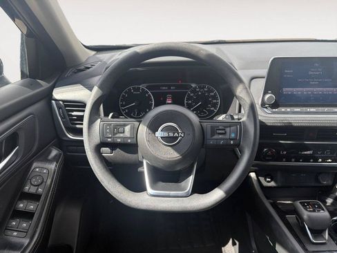 Used 2024 Nissan Rogue SV AWD/4WD image 12