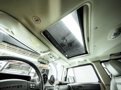 Used 2003 HUMMER H2 w/ Preferred Equipment Group AWD/4WD image 40