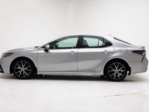 Used 2024 Toyota Camry SE image 6