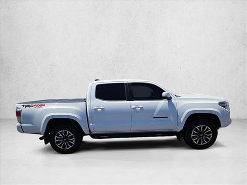 Used 2021 Toyota Tacoma TRD Sport w/ Technology Package AWD/4WD image 4