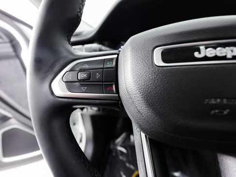 Used 2022 Jeep Compass Latitude AWD/4WD image 27