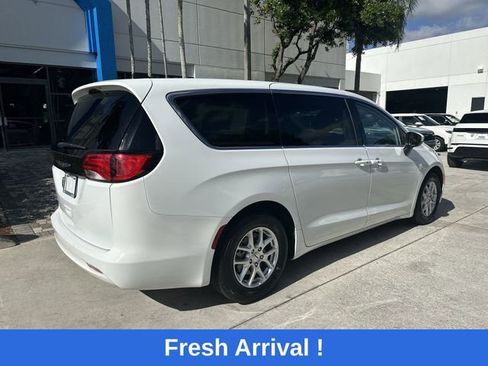 Used 2023 Chrysler Voyager LX image 15