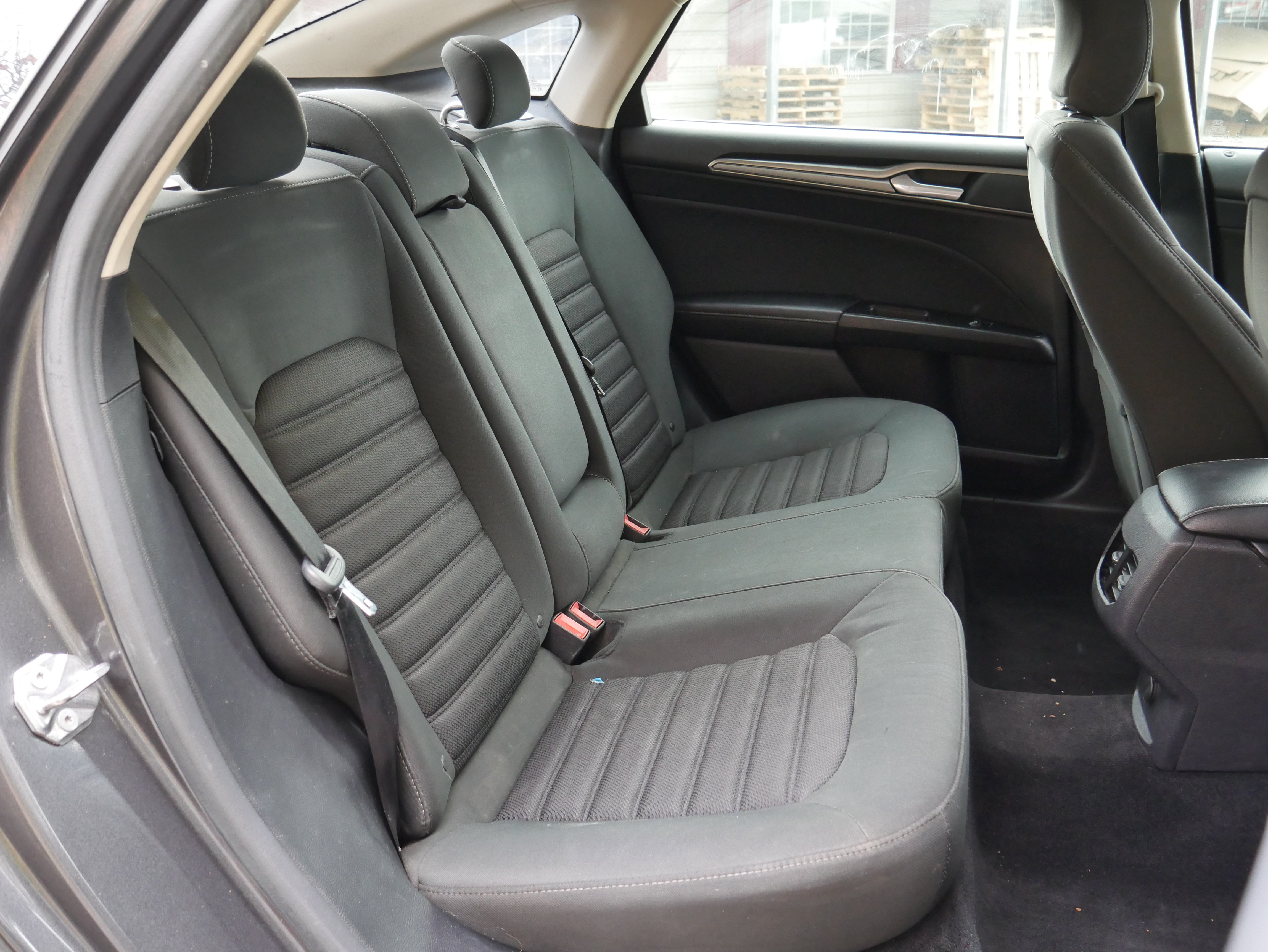 Used 2017 Ford Fusion SE FWD image 24