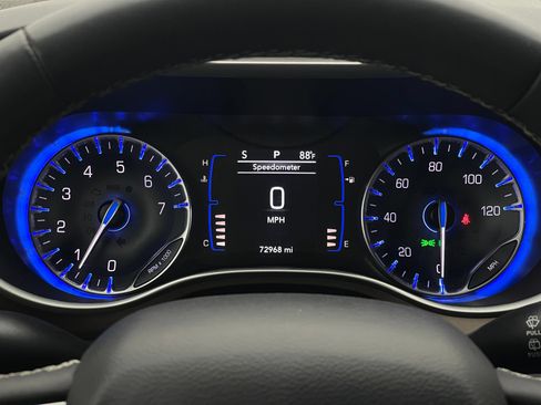 Used 2022 Chrysler Voyager LX FWD image 22