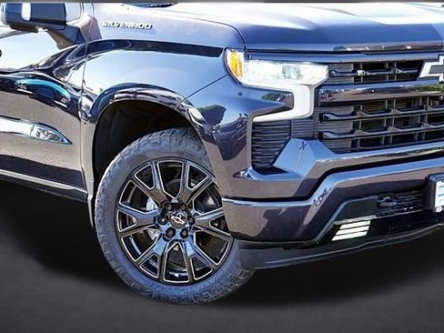 Used 2022 Chevrolet Silverado 1500 RST w/ Convenience Package II AWD/4WD image 4