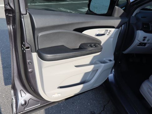 Used 2019 Honda Pilot Touring image 16